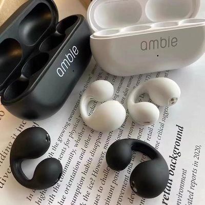 Wireless earbuds with charging case